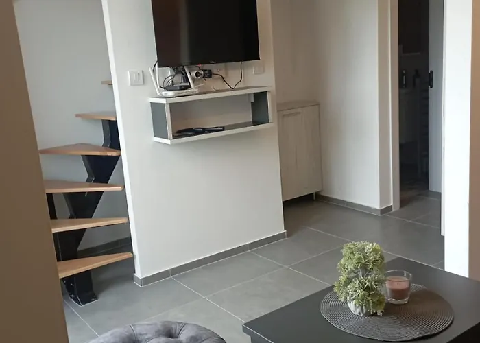 Leona B-3 Apartman Divcibare