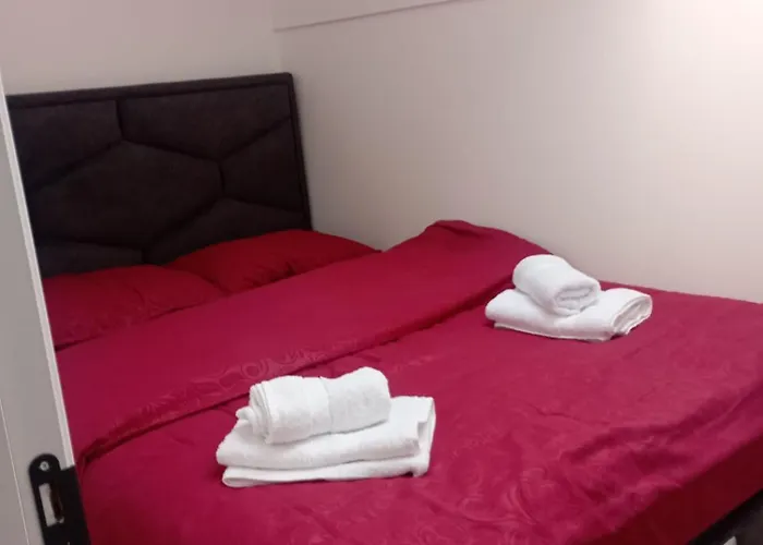 Leona B-3 Apartman Divcibare