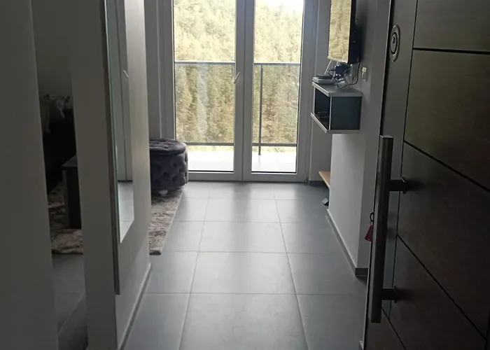 Leona B-3 Apartman Divcibare